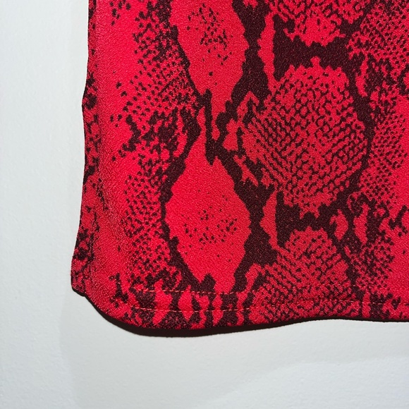 Red snake skin design skirt. - Picture 3 of 4